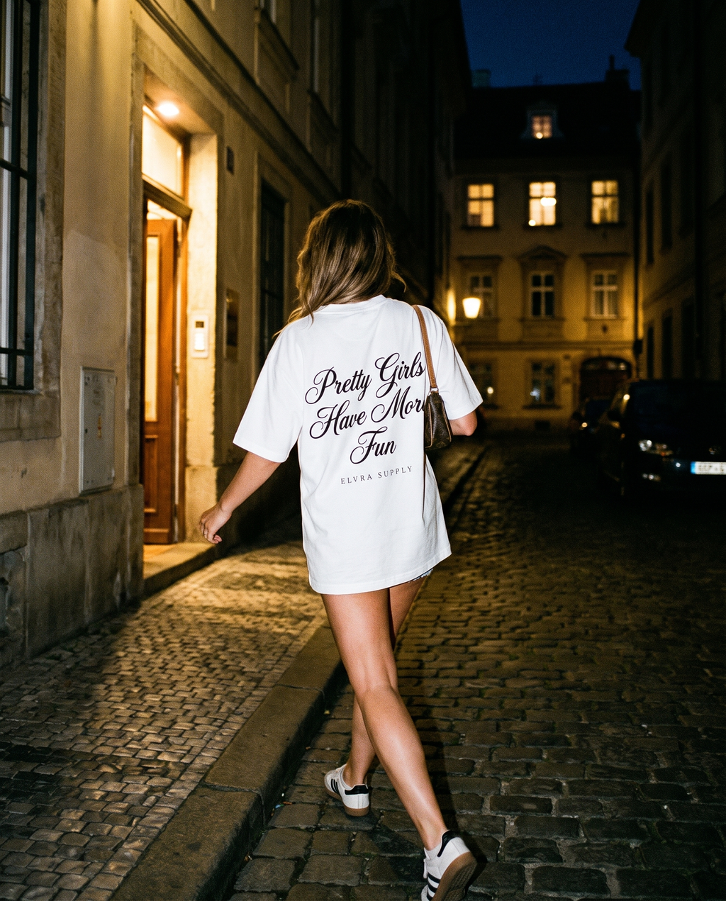 PRETTY GIRLS HAVE MORE FUN - T SHIRT